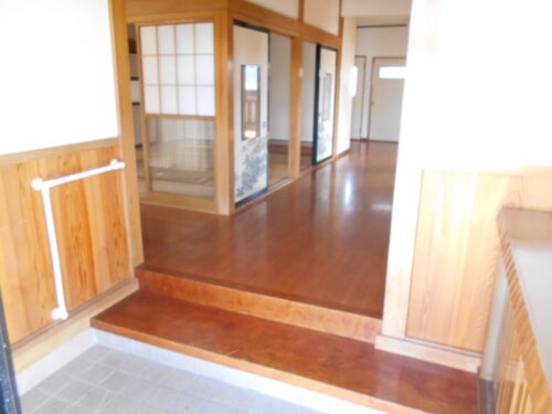 (玄関) (玄関)
