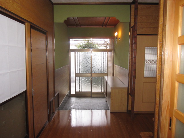 (玄関) (玄関)