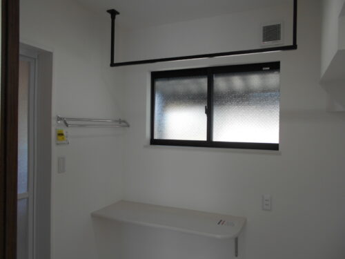 洗面室　物干し (内装)