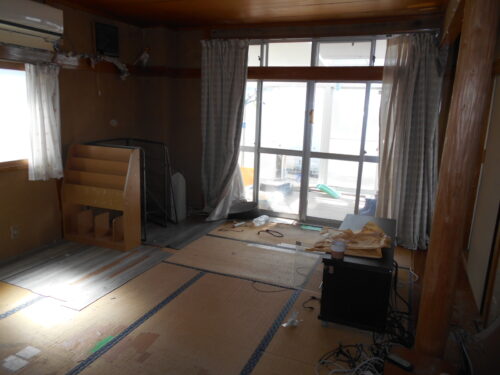  (居間)
